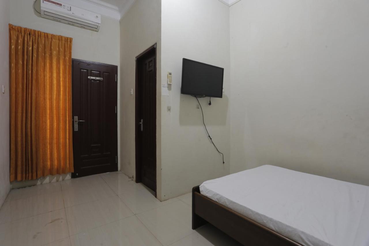 Oyo 93119 Guest House Leo Patra Muara Badak Exteriör bild