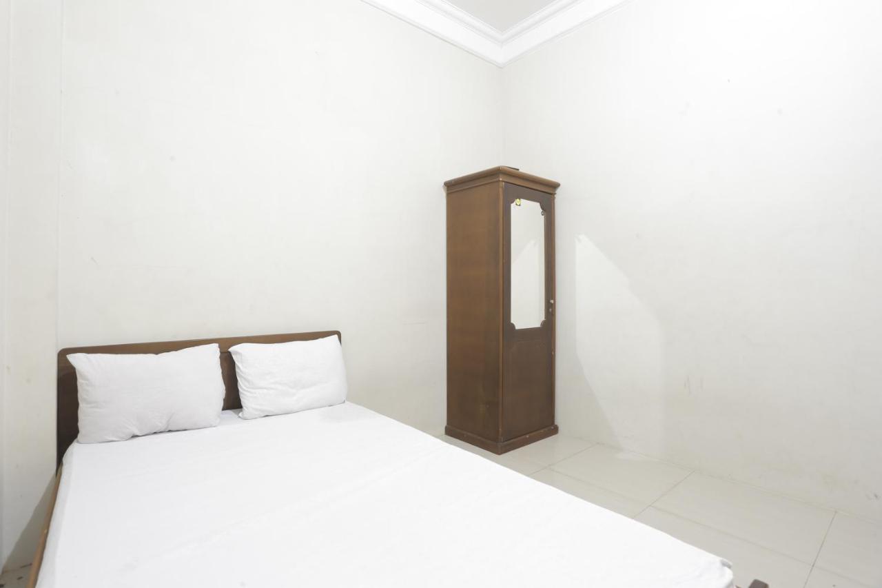 Oyo 93119 Guest House Leo Patra Muara Badak Exteriör bild