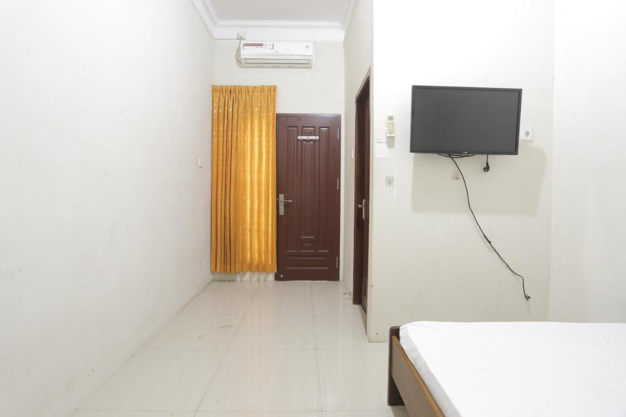 Oyo 93119 Guest House Leo Patra Muara Badak Exteriör bild