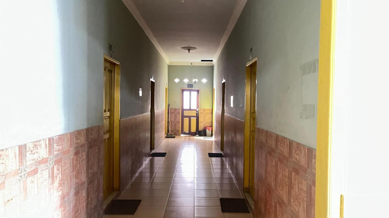 Oyo 93119 Guest House Leo Patra Muara Badak Exteriör bild