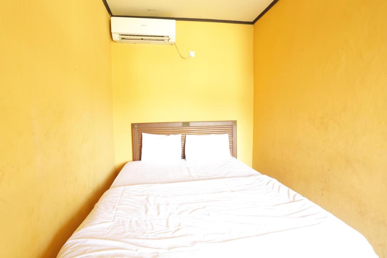 Oyo 93119 Guest House Leo Patra Muara Badak Exteriör bild