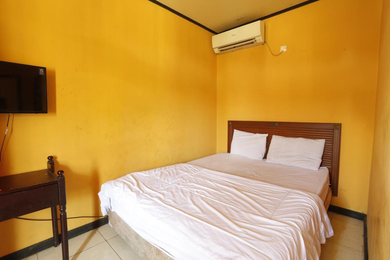 Oyo 93119 Guest House Leo Patra Muara Badak Exteriör bild