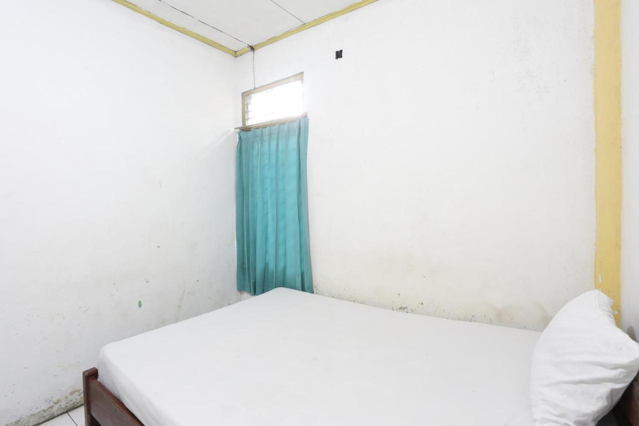 Oyo 93119 Guest House Leo Patra Muara Badak Exteriör bild