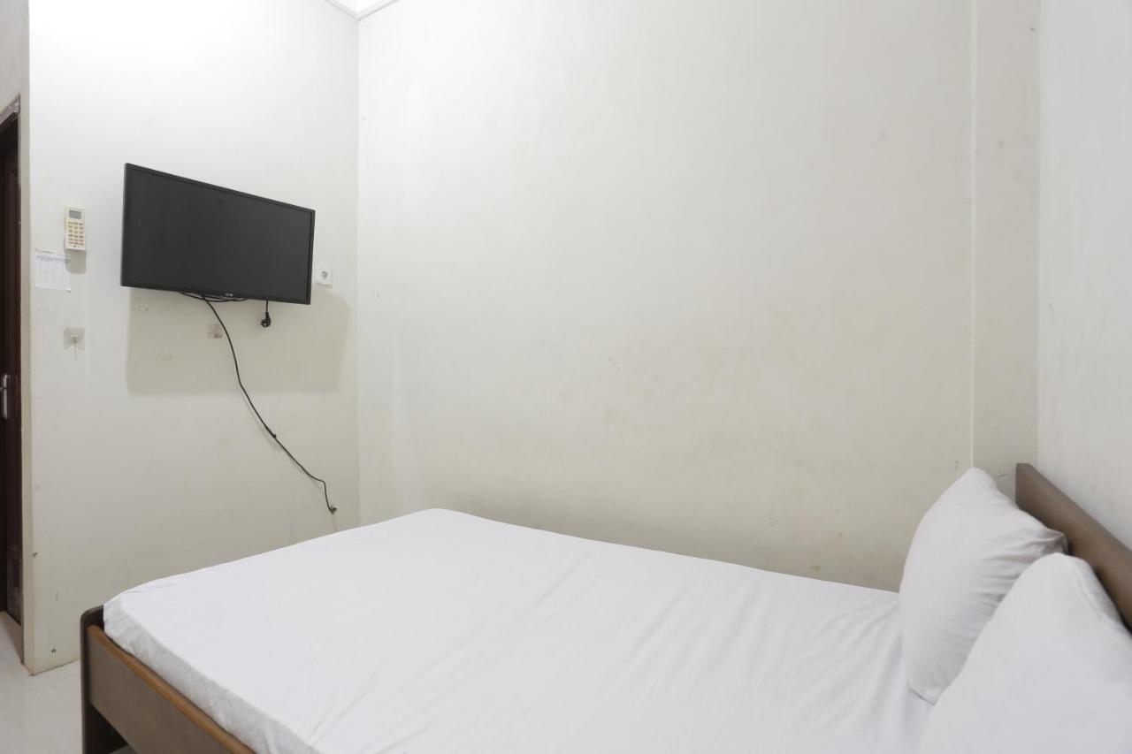Oyo 93119 Guest House Leo Patra Muara Badak Exteriör bild