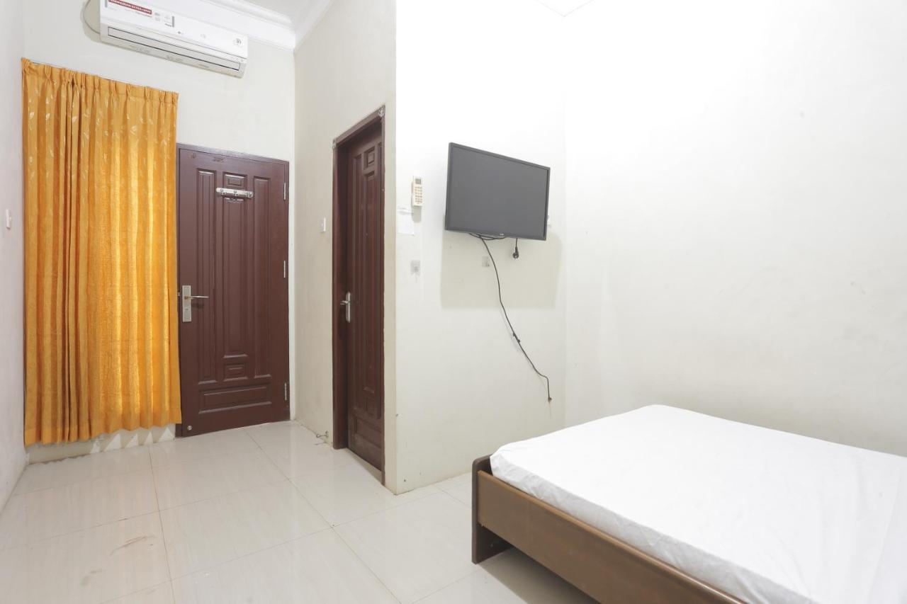 Oyo 93119 Guest House Leo Patra Muara Badak Exteriör bild