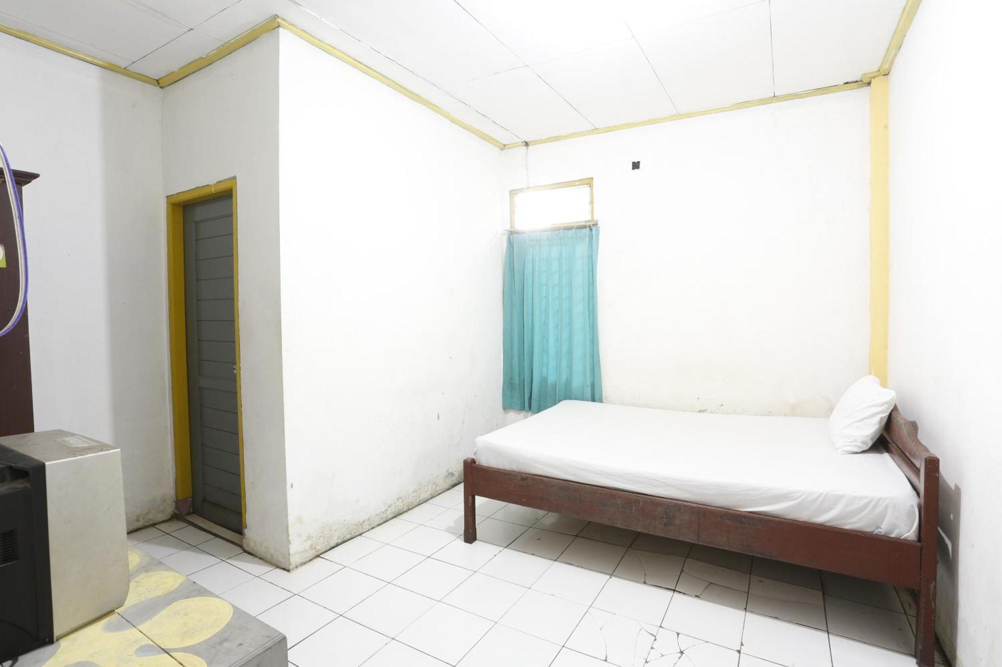 Oyo 93119 Guest House Leo Patra Muara Badak Exteriör bild