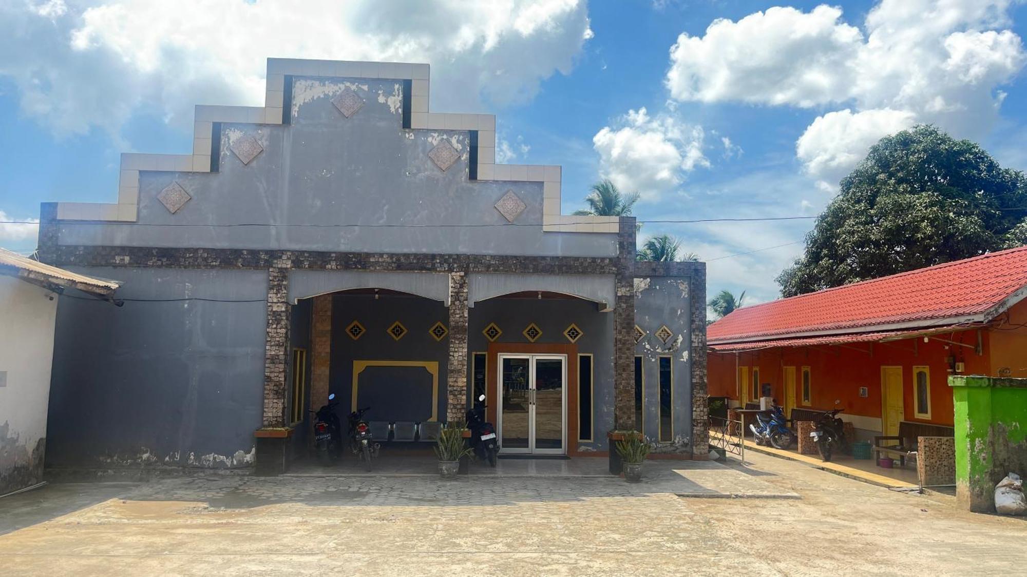 Oyo 93119 Guest House Leo Patra Muara Badak Exteriör bild
