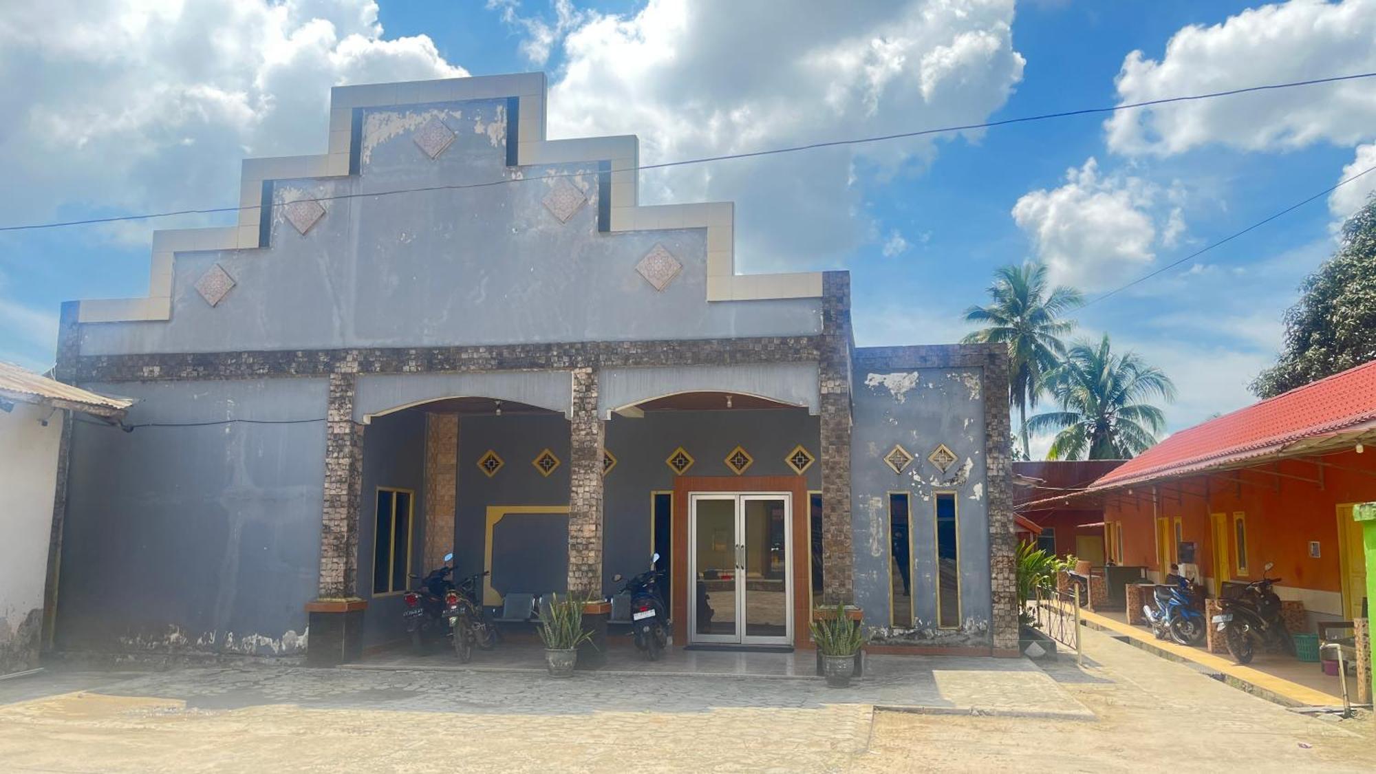 Oyo 93119 Guest House Leo Patra Muara Badak Exteriör bild