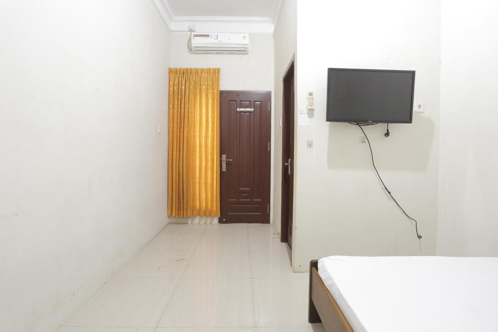 Oyo 93119 Guest House Leo Patra Muara Badak Exteriör bild