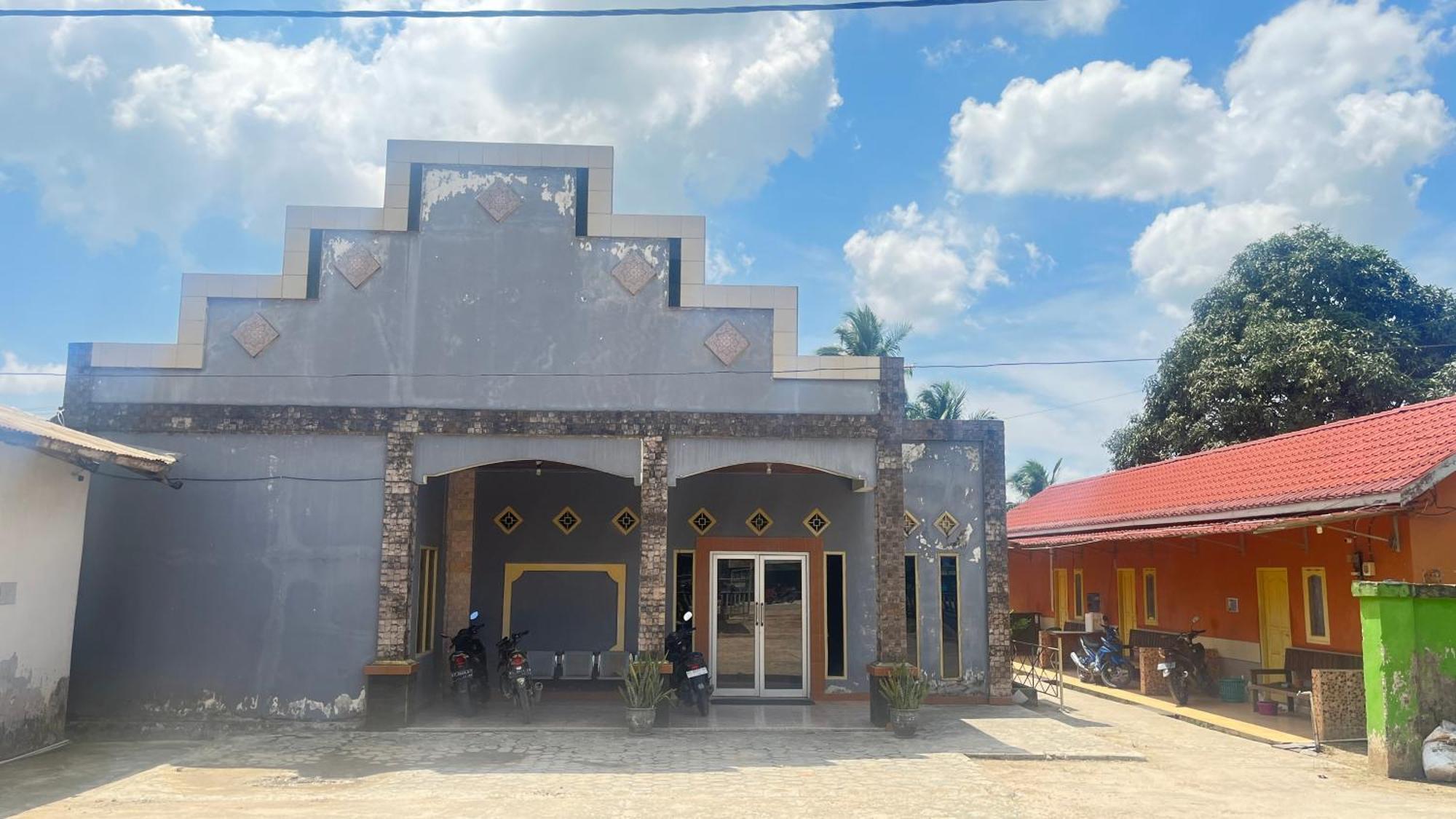 Oyo 93119 Guest House Leo Patra Muara Badak Exteriör bild