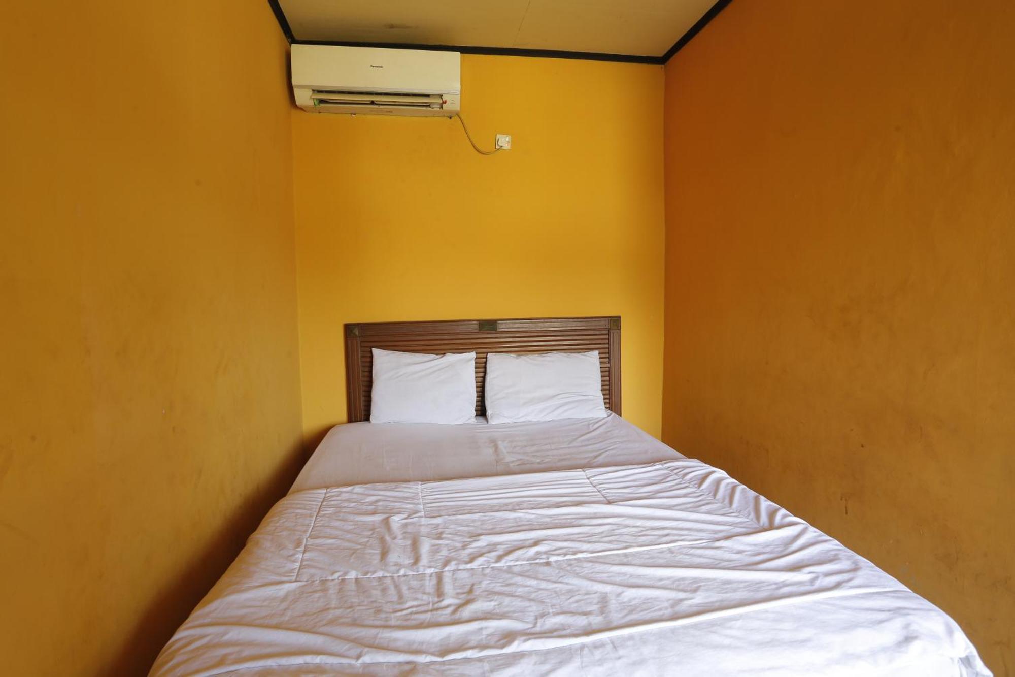 Oyo 93119 Guest House Leo Patra Muara Badak Exteriör bild